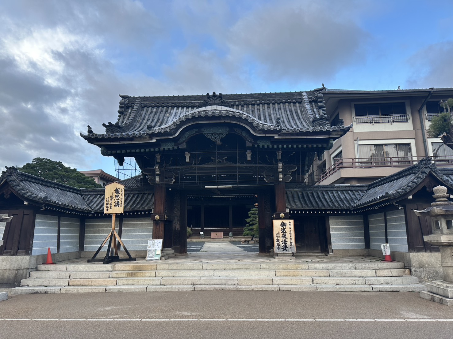 大阪府指定有形文化財・顕証寺本堂